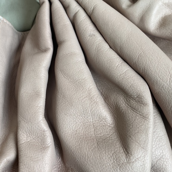 Giorgio Armani soft leather beige handbag. - Picture 3 of 9